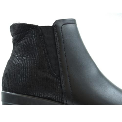 711 &Mu;&Alpha;&Upsilon;&Rho;&Omicron; &Epsilon; 